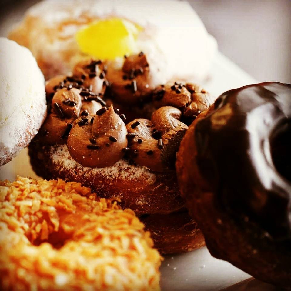 Peñas Donuts & Diner | restaurant | 10555 Pearland Pkwy, Houston, TX 77089, USA | 8328319630 OR +1 832-831-9630