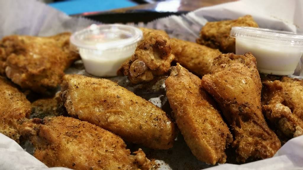 Johnnys Tavern | restaurant | 39 Main St, East New Market, MD 21631, USA | 4109433624 OR +1 410-943-3624