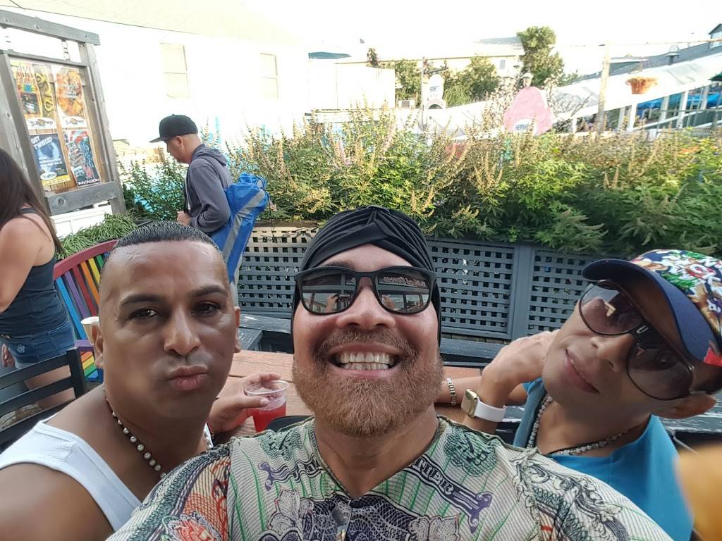 Island Breeze | restaurant | 178 Bayview Walk, Cherry Grove, NY 11782, USA | 6315979111 OR +1 631-597-9111