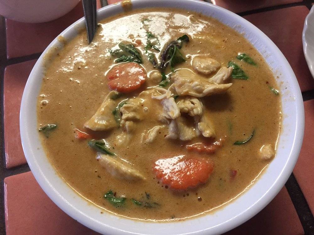 Chanpen Thai Cusine | restaurant | 2727 E Broadway Rd, Phoenix, AZ 85040, USA | 6022763778 OR +1 602-276-3778