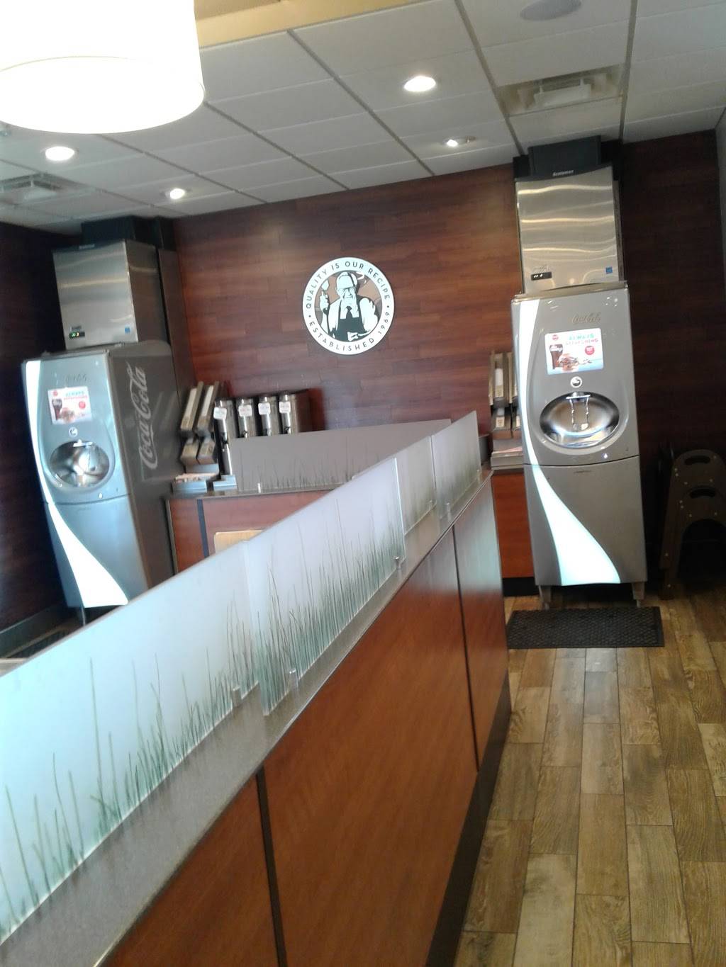 Wendys | restaurant | 2800 E Berry St, Fort Worth, TX 76105, USA | 8172104889 OR +1 817-210-4889