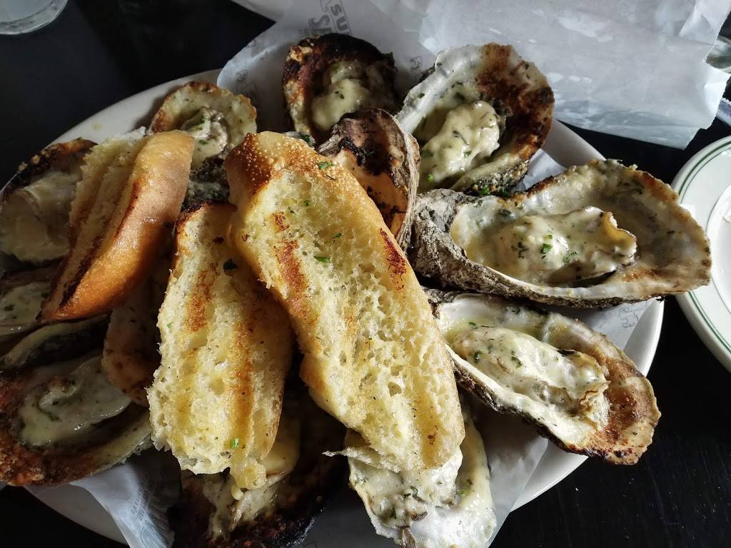 Superior Seafood & Oyster Bar | restaurant | 4338 St Charles Ave, New Orleans, LA 70115, USA | 5042933474 OR +1 504-293-3474