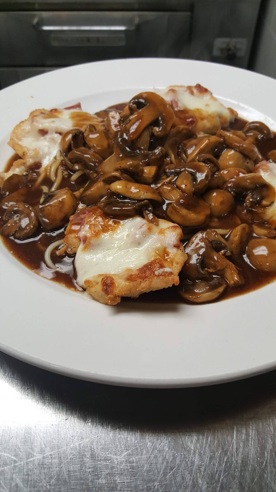 Mamma Mias Pizza and Pasta | restaurant | 4243 Seven Lakes Plaza, West End, NC 27376, USA | 9106736900 OR +1 910-673-6900