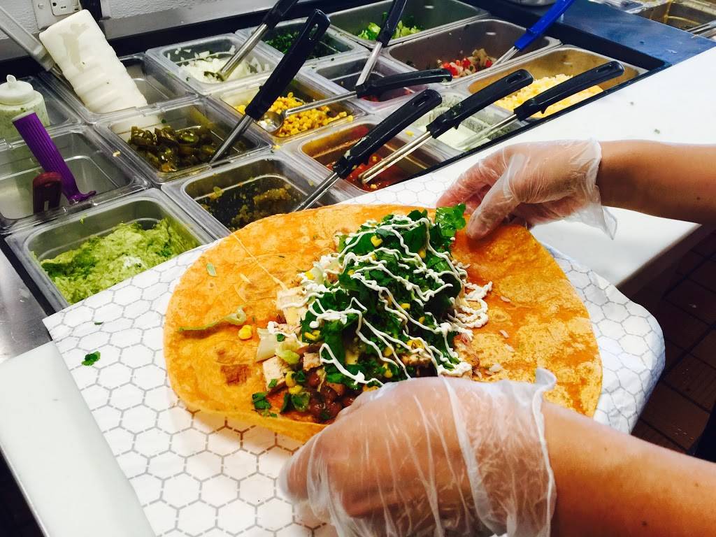 Bullritos- Spring | restaurant | 20053 I-45, Spring, TX 77388, USA | 2819070006 OR +1 281-907-0006