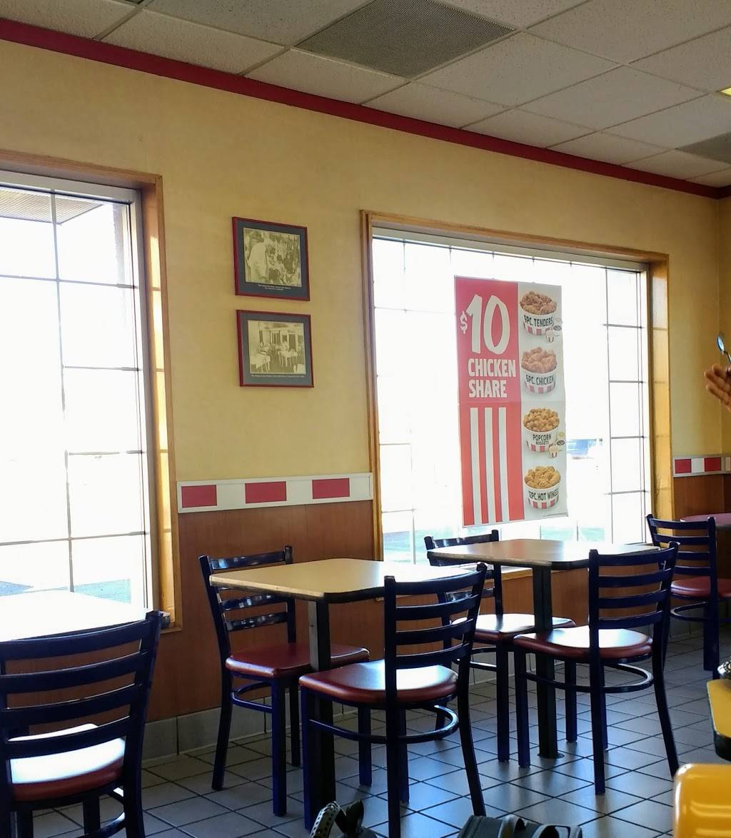 KFC | restaurant | 872 N York St, Elmhurst, IL 60126, USA | 6308325141 OR +1 630-832-5141