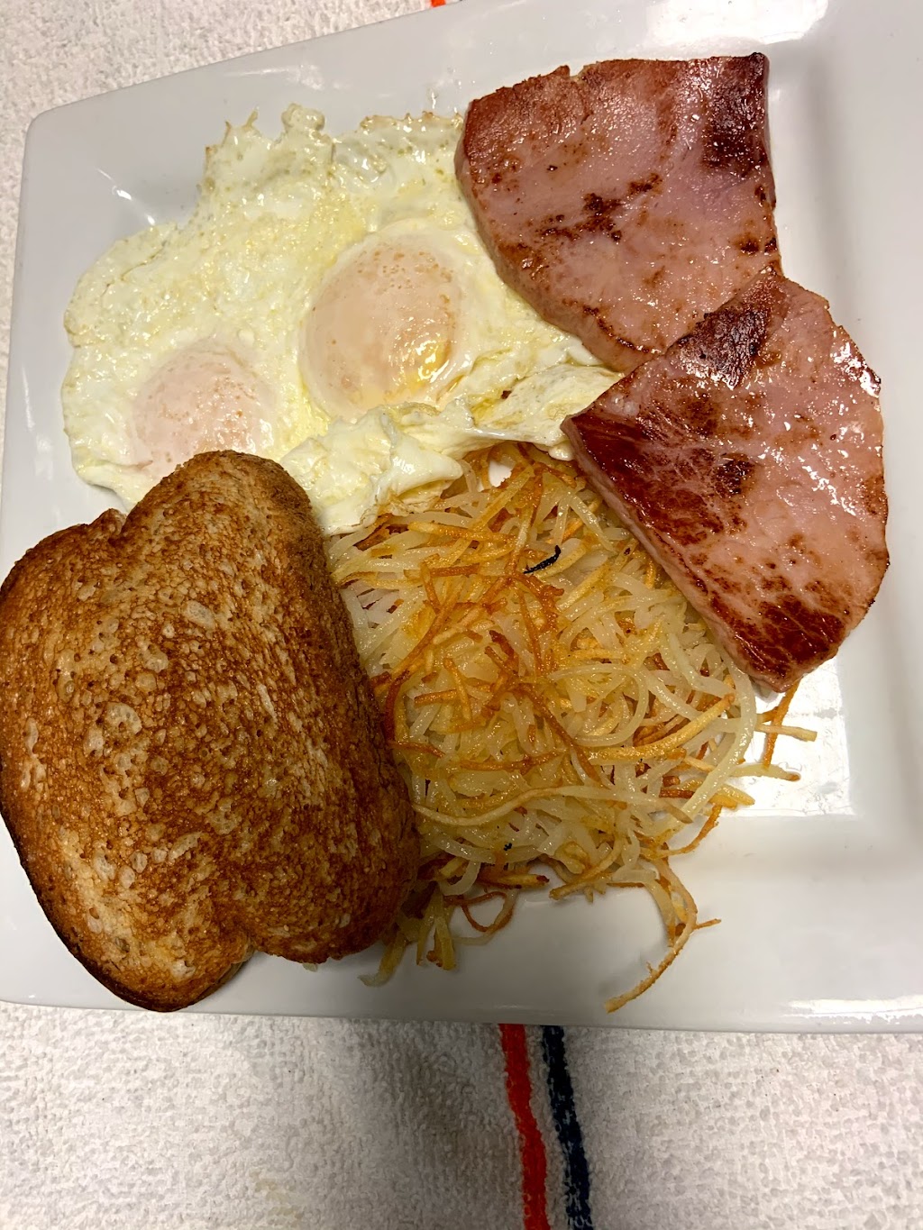 The Lazy Bear Restaurant | restaurant | 285 W Main St, New Castle, CO 81647, USA | 9709842327 OR +1 970-984-2327