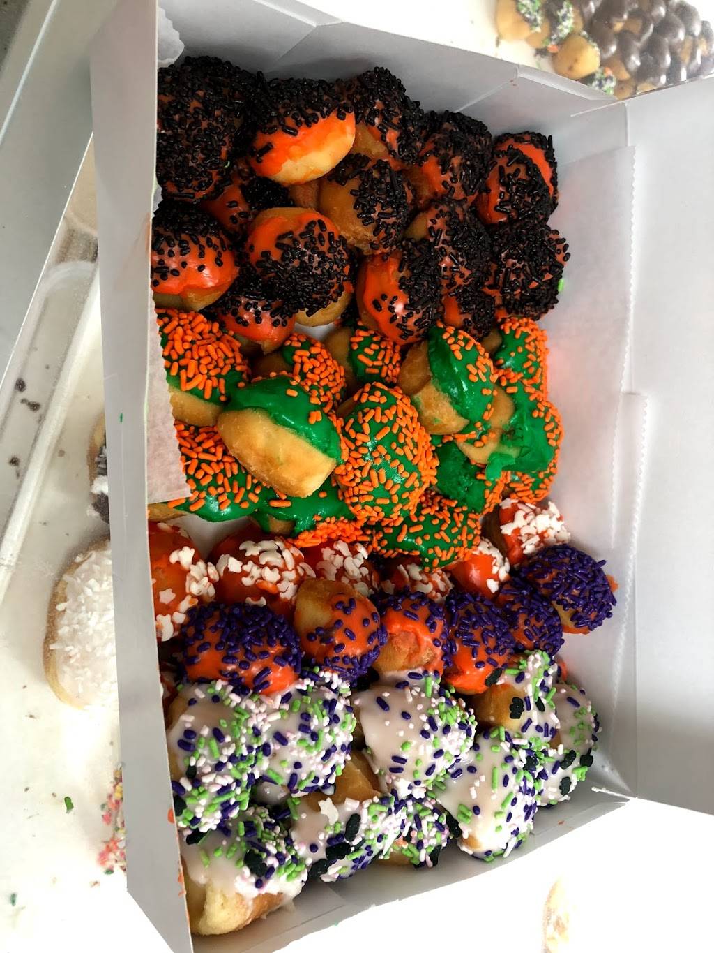 Red Oak Donuts Uptown | bakery | 106 East Ovilla Road, Red Oak, TX 75154, USA | 9725762456 OR +1 972-576-2456