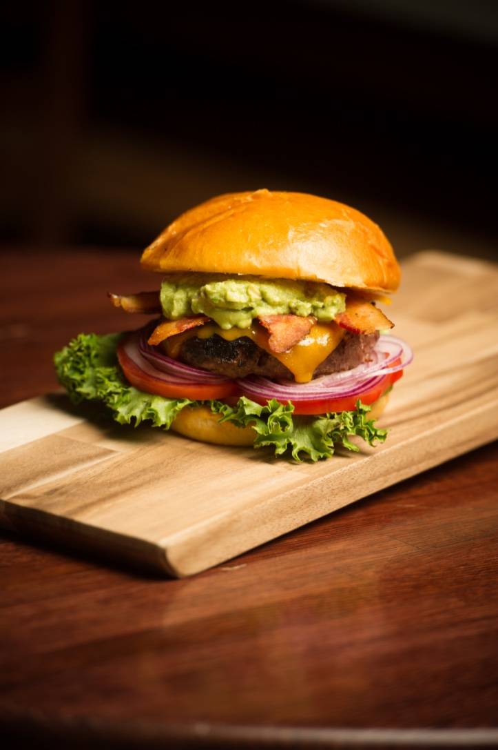 Front Street Pub & Eatery | restaurant | 208 E River Dr, Davenport, IA 52801, USA | 5633221569 OR +1 563-322-1569