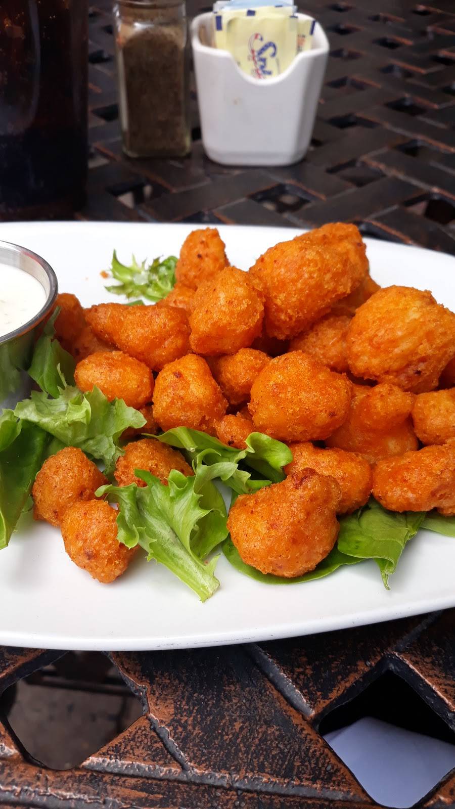 Con Murphys Irish Pub | restaurant | 1700 Benjamin Franklin Pkwy, Philadelphia, PA 19103, USA | 2676871128 OR +1 267-687-1128