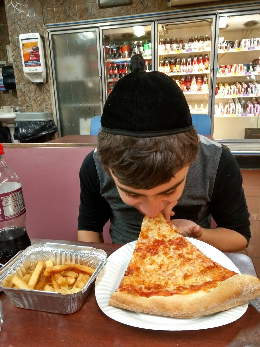 Yankys Pizza | restaurant | 4502 16th Ave, Brooklyn, NY 11204, USA | 7184362585 OR +1 718-436-2585