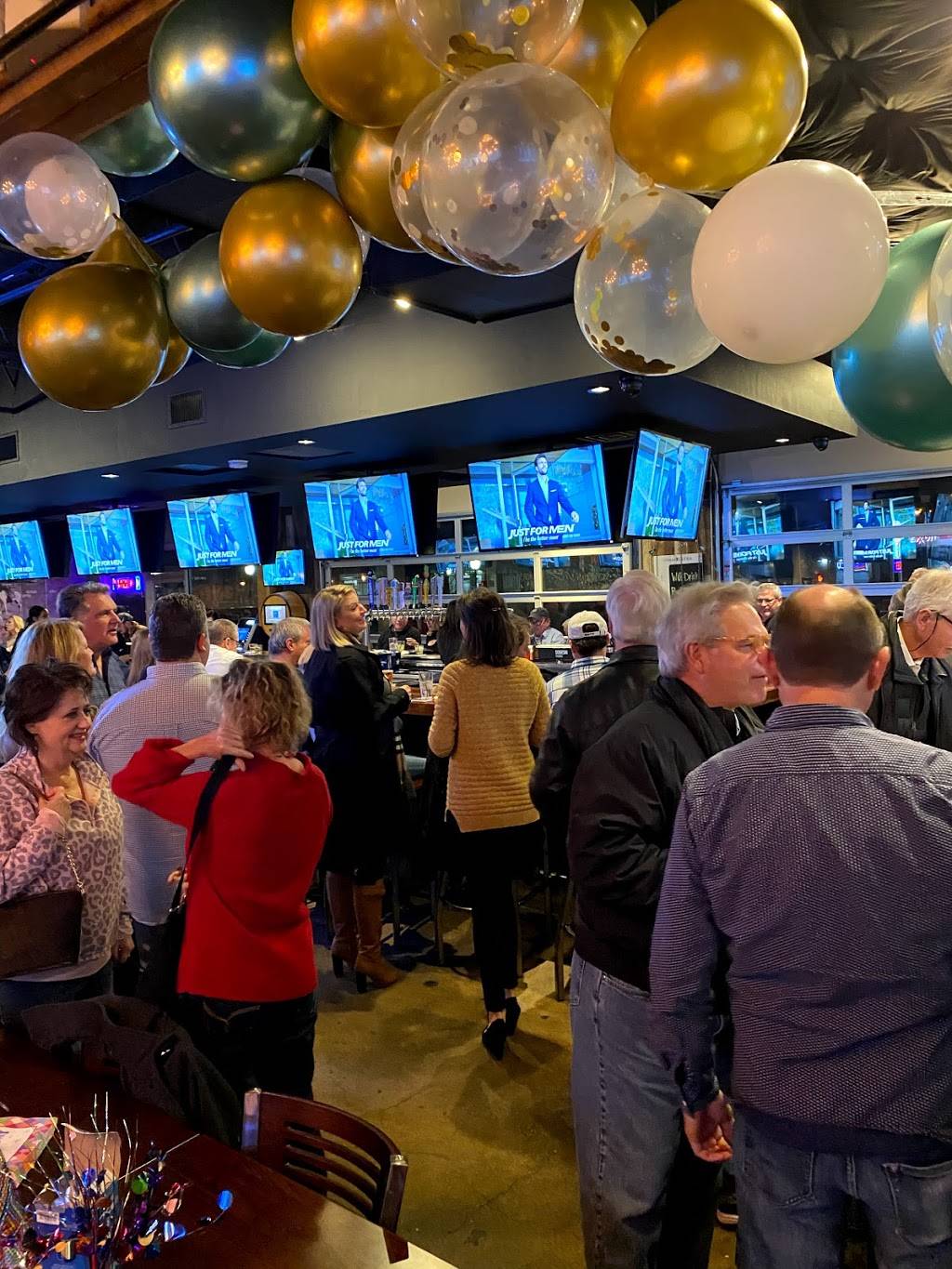 The Avenue Sports Grill | restaurant | 2121 Greenville Ave, Dallas, TX 75206, USA | 9728509994 OR +1 972-850-9994