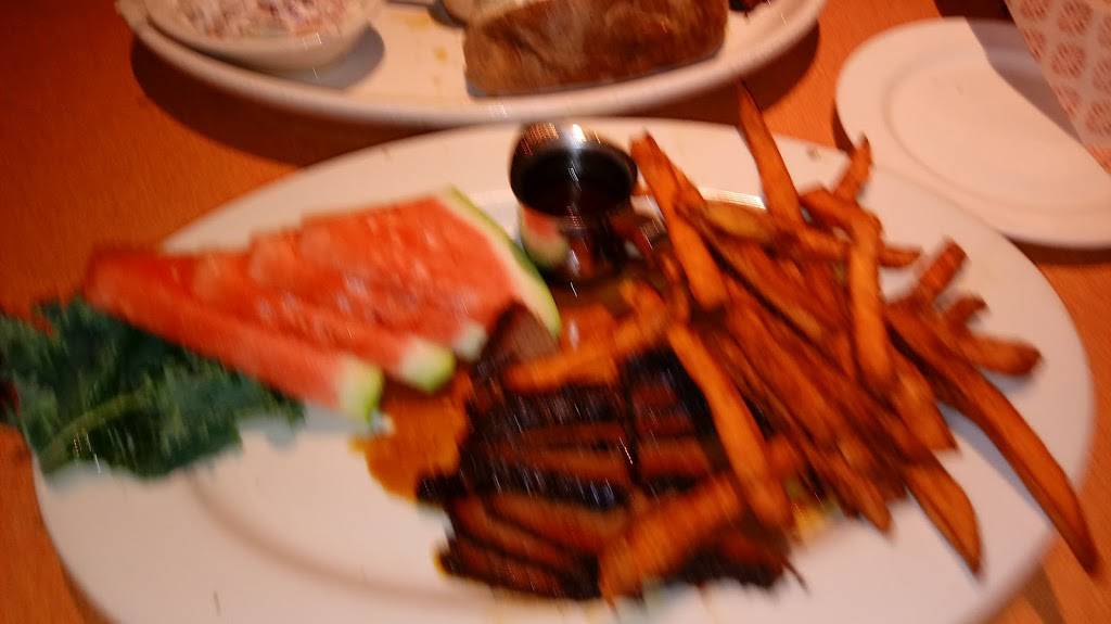 Lucilles Smokehouse Bar-B-Que | restaurant | 4050 W Chapman Ave, Orange, CA 92868, USA | 7146341227 OR +1 714-634-1227