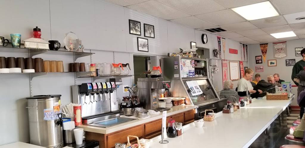 Ginas Place | restaurant | 21930 Lorain Rd, Cleveland, OH 44126, USA | 4403316082 OR +1 440-331-6082