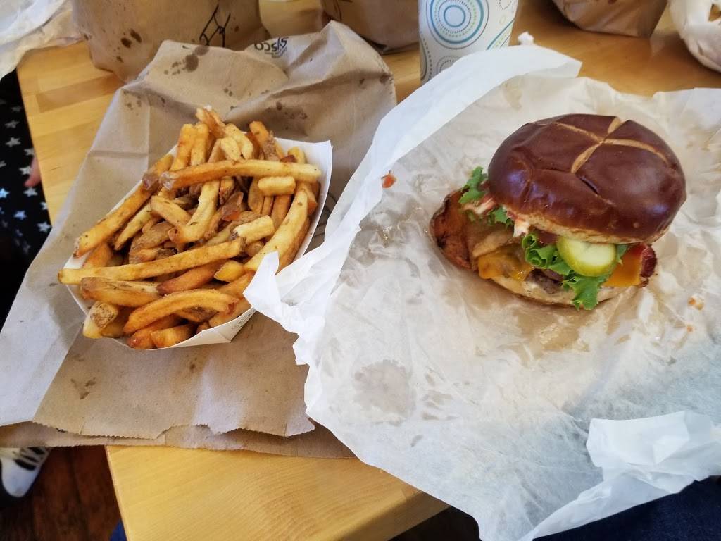 Slabtown Burgers | restaurant | 826 W Front St, Traverse City, MI 49684, USA | 2319321760 OR +1 231-932-1760