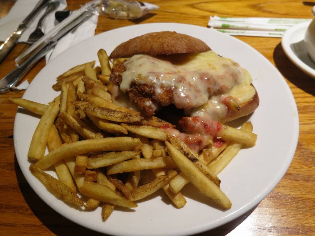 Hearth n Kettle Hyannis | restaurant | 1225 Iyannough Rd #3, Hyannis, MA 02601, USA | 5085682935 OR +1 508-568-2935