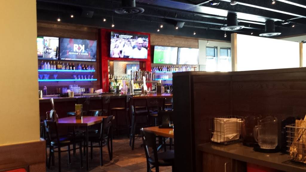 Chilis Grill & Bar | meal takeaway | 111 Grand Hill Pl, Holly Springs, NC 27540, USA | 9195577841 OR +1 919-557-7841