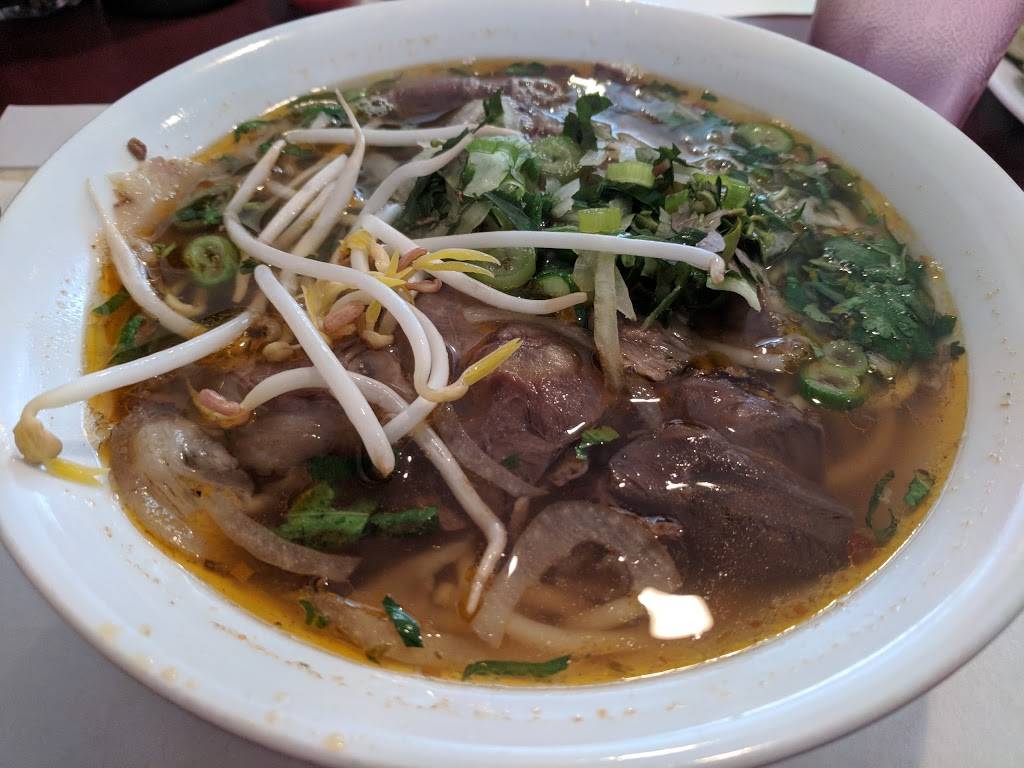 Pho Lien | restaurant | 5703B Chemin de la Côte-des-Neiges, Montréal, QC H3S 1Y7, Canada | 5147356949 OR +1 514-735-6949