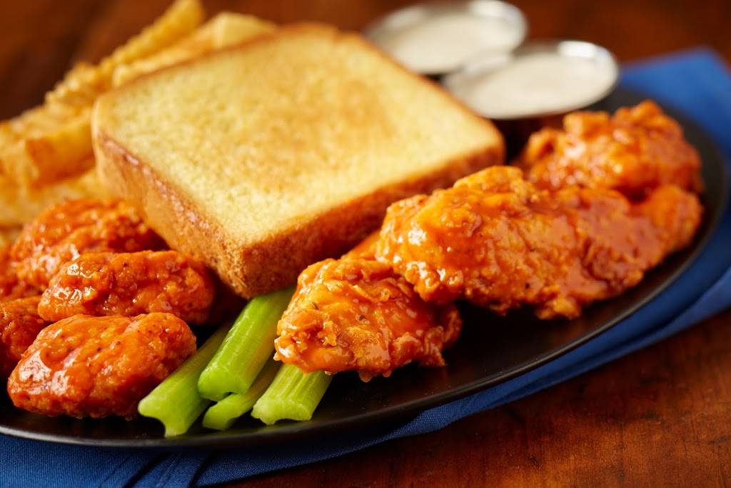Zaxbys Chicken Fingers & Buffalo Wings | restaurant | 3710 SW Archer Rd, Gainesville, FL 32608, USA | 3523380555 OR +1 352-338-0555