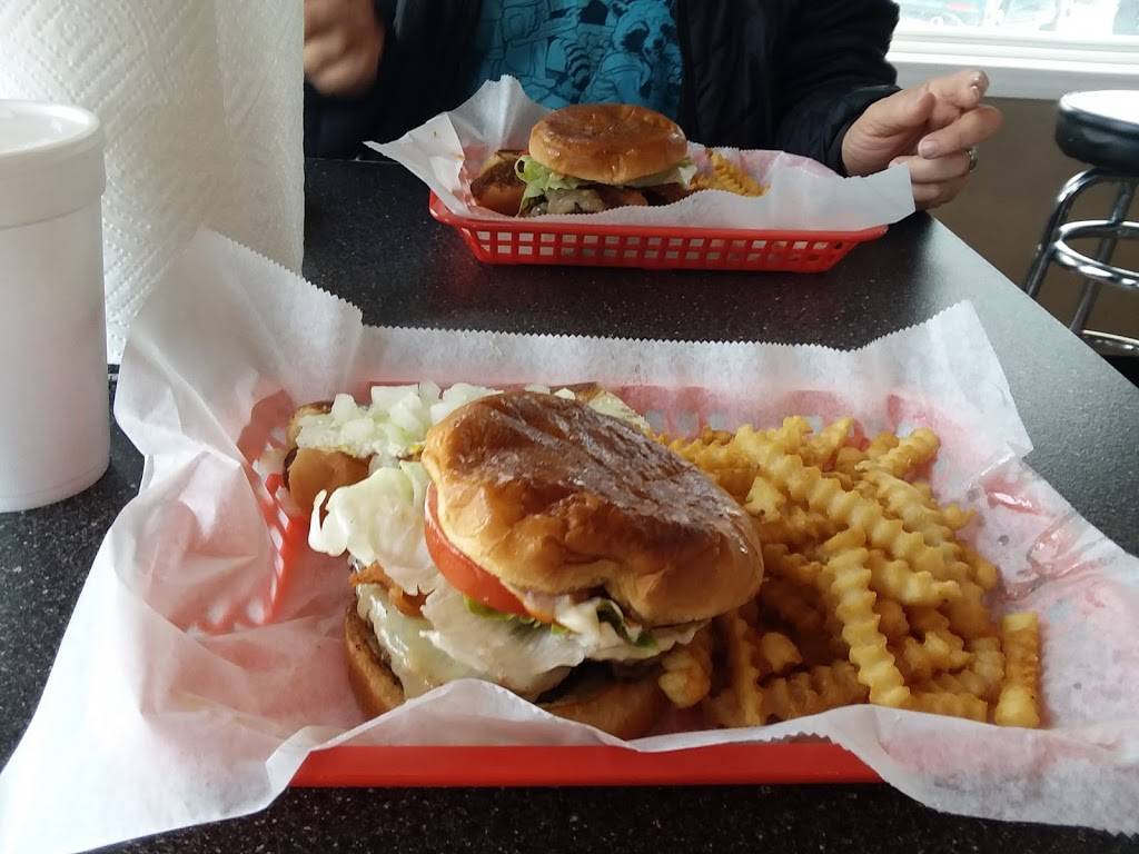 The Griffin Dog House | restaurant | 414 E Solomon St, Griffin, GA 30223, USA | 4702048169 OR +1 470-204-8169