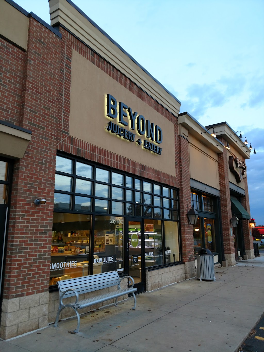 Beyond Juicery + Eatery | cafe | 26185 Evergreen Rd, Southfield, MI 48076, USA | 2482348707 OR +1 248-234-8707