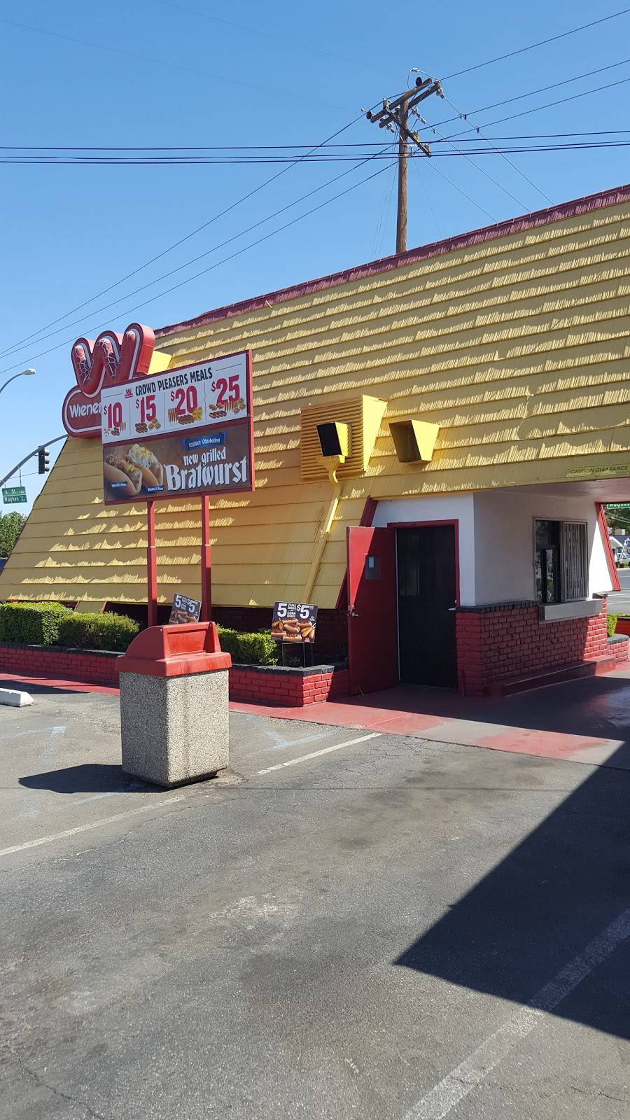 Wienerschnitzel | restaurant | 2401 Brundage Ln, Bakersfield, CA 93304, USA | 6613250689 OR +1 661-325-0689