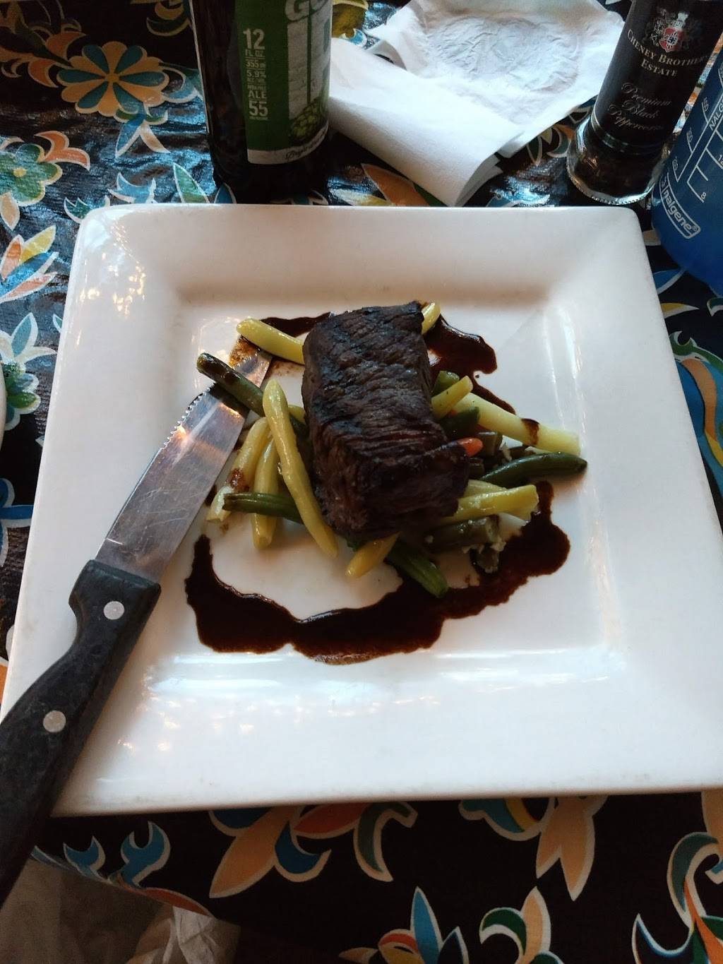 The Real Macaw Restaurant | restaurant | 3275 Bayshore Dr, Naples, FL 34112, USA | 2397321188 OR +1 239-732-1188