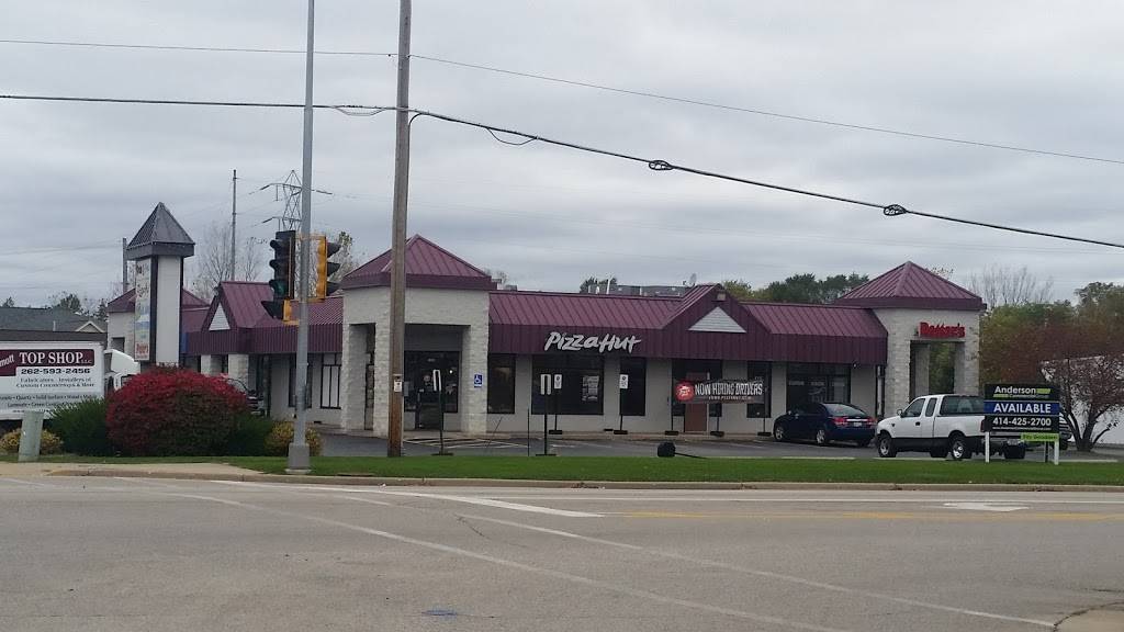 Pizza Hut | restaurant | 955 S Main St, Mukwonago, WI 53149, USA | 2623638875 OR +1 262-363-8875