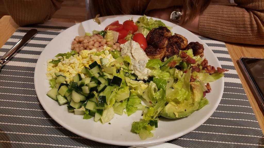 Social Kitchen and Bar | restaurant | 225 E Maple Rd, Birmingham, MI 48009, USA | 2485944200 OR +1 248-594-4200