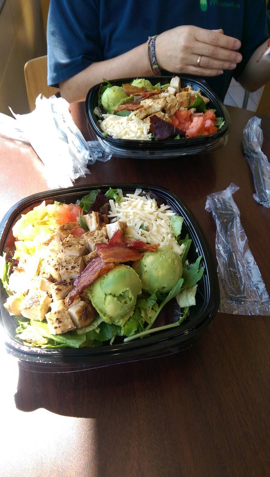 Wendys | restaurant | 4150 Grove Ave, Gurnee, IL 60031, USA | 8473363519 OR +1 847-336-3519