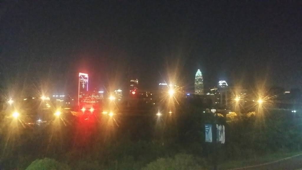 Hickory Tavern | restaurant | 1100 Metropolitan Ave #170, Charlotte, NC 28204, USA | 7043345155 OR +1 704-334-5155