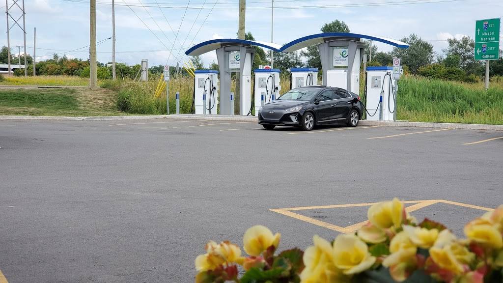 A&W Canada | restaurant | 510 Avenue Béthany, Lachute, QC J8H 4H5, Canada | 5794760128 OR +1 579-476-0128