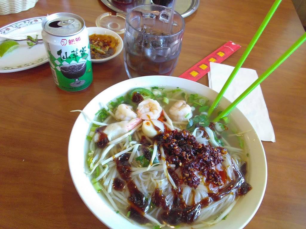 New Saigon Restaurant | restaurant | 333 Union Ave #201, Bakersfield, CA 93307, USA | 6616312538 OR +1 661-631-2538