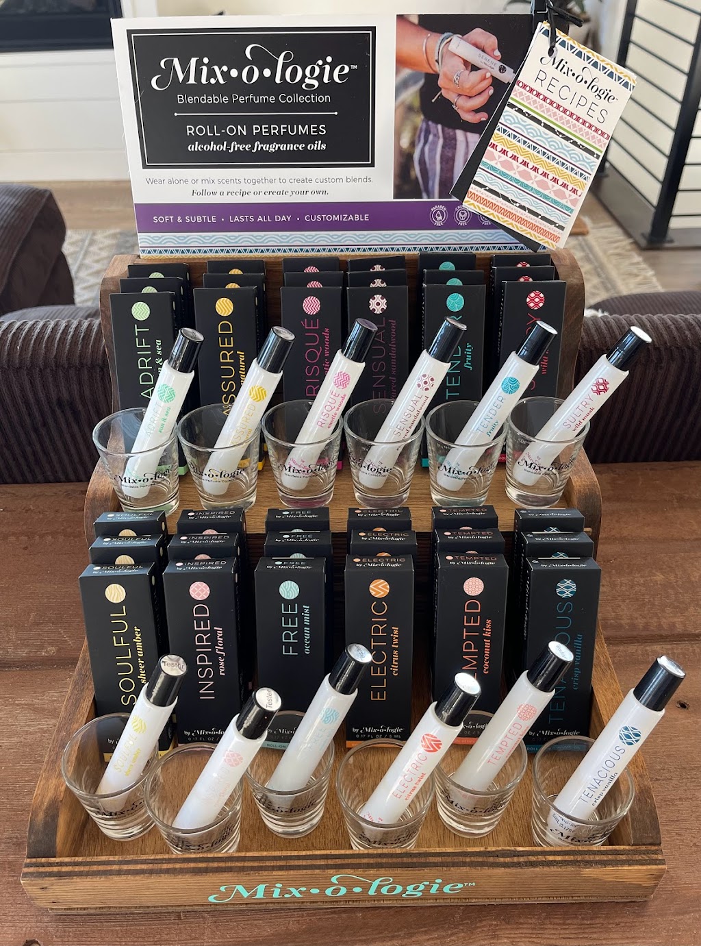 Social District Boutique & Bistro | restaurant | 250 Red Cliffs Dr #26A, St. George, UT 84790, USA | 4352883323 OR +1 435-288-3323