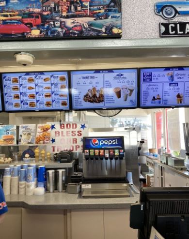 Fosters Freeze | restaurant | 1580 Main St, Barstow, CA 92311, USA | 7602568842 OR +1 760-256-8842