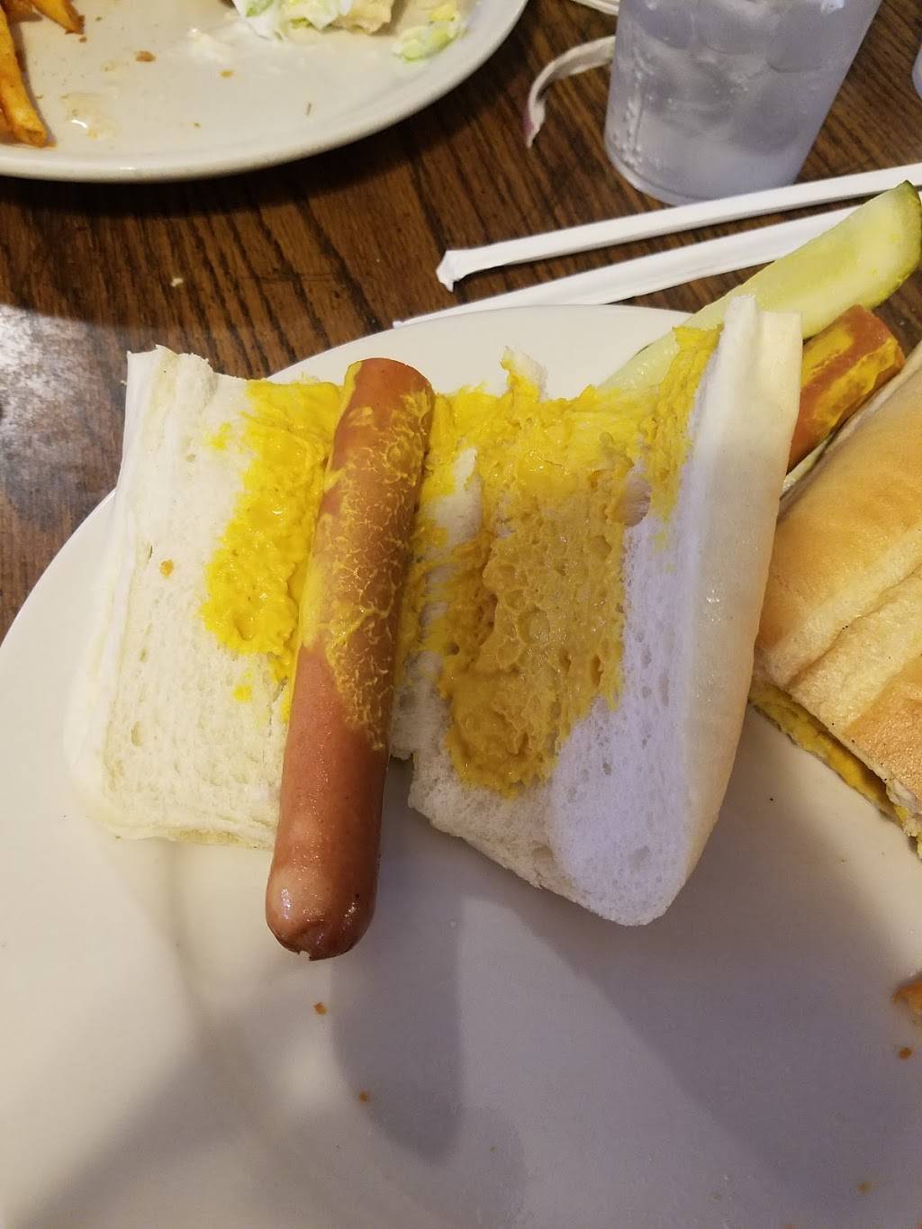 Christos Family Restaurant | restaurant | 431 E Innes St, Salisbury, NC 28144, USA | 7046379050 OR +1 704-637-9050