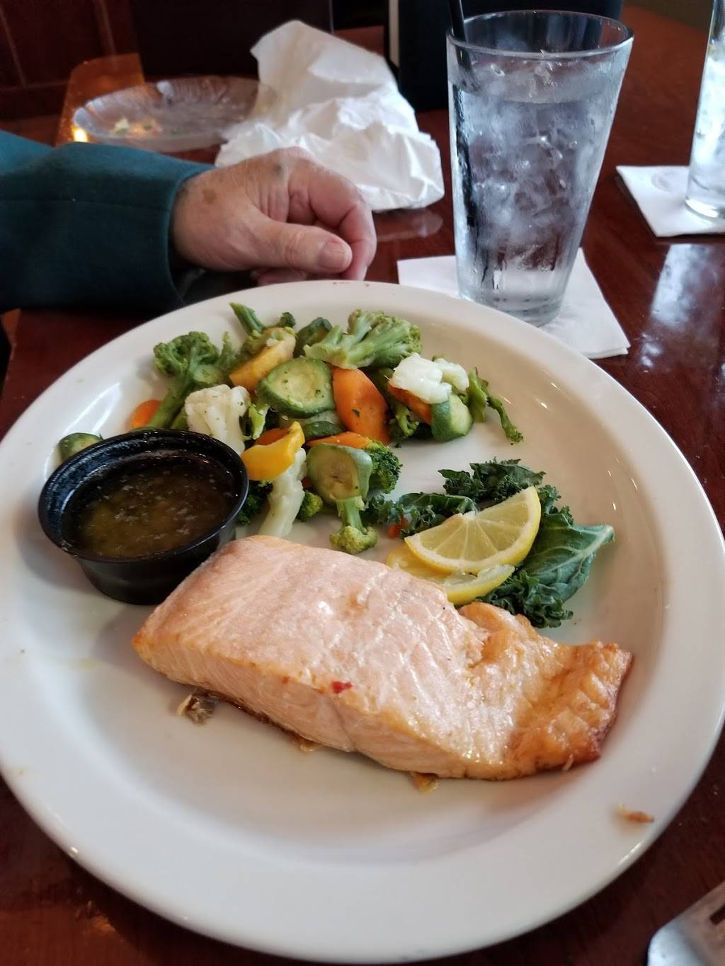 Lunardis Restaurant | restaurant | 102 E Kimberly Rd, Davenport, IA 52806, USA | 5633880001 OR +1 563-388-0001