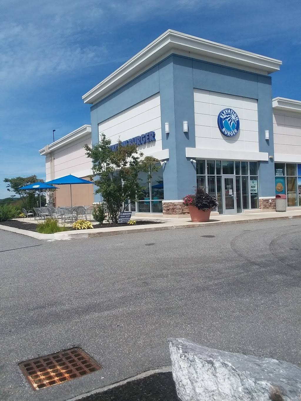 Elevation Burger | restaurant | 1 Stephen King Dr, Augusta, ME 04330, USA | 2076218541 OR +1 207-621-8541