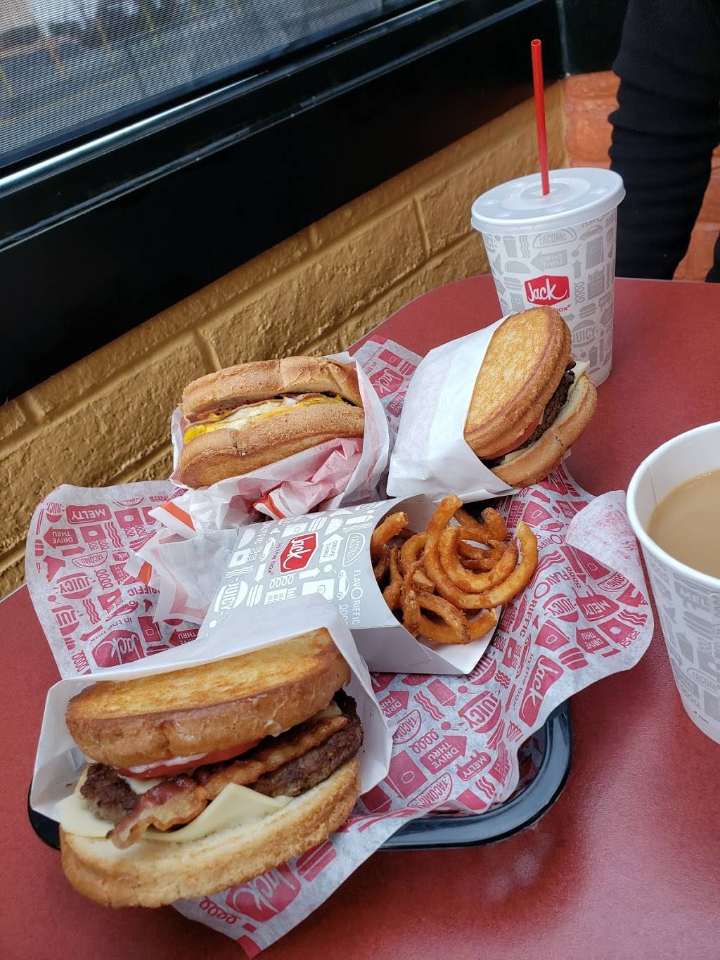 Jack in the Box | restaurant | 497 S E St, San Bernardino, CA 92401, USA | 9098894724 OR +1 909-889-4724