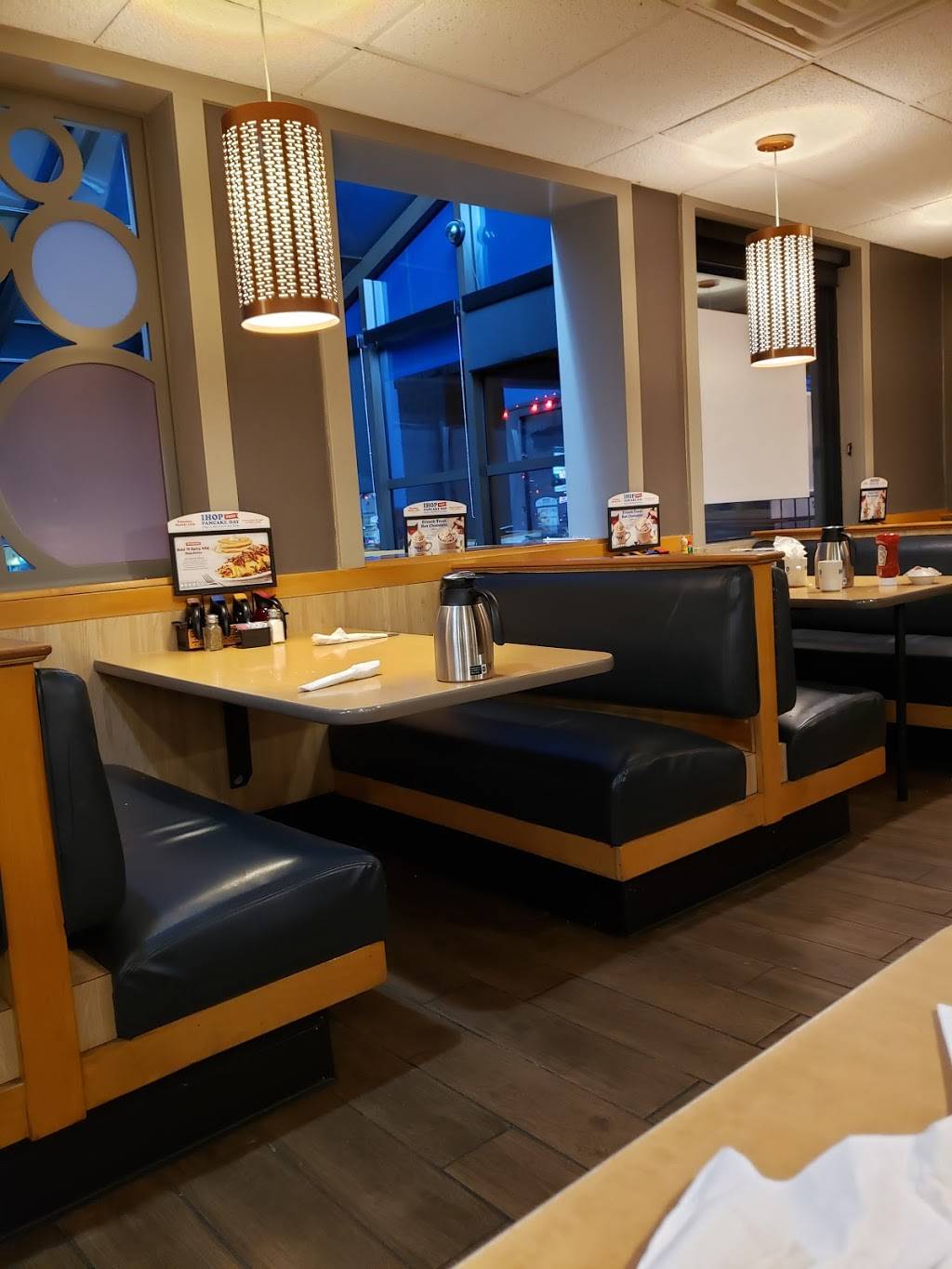 IHOP | restaurant | 2250 Barrington Rd, Hoffman Estates, IL 60169, USA | 8478859508 OR +1 847-885-9508