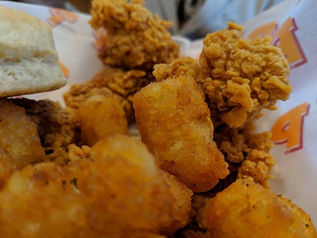 Popeyes Louisiana Kitchen | restaurant | 70 Ella Grasso Turnpike, Windsor Locks, CT 06096, USA | 8603709822 OR +1 860-370-9822