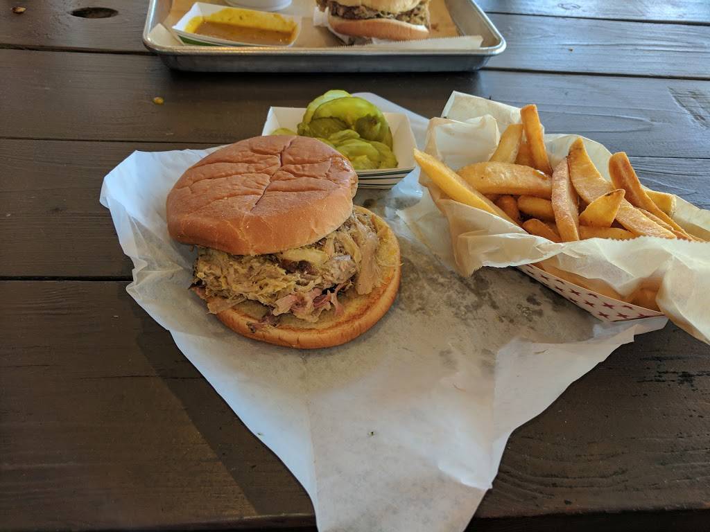 Melvins Legendary Bar- B-Q | restaurant | 925 Houston Northcutt Blvd, Mt Pleasant, SC 29464, USA | 8438810549 OR +1 843-881-0549