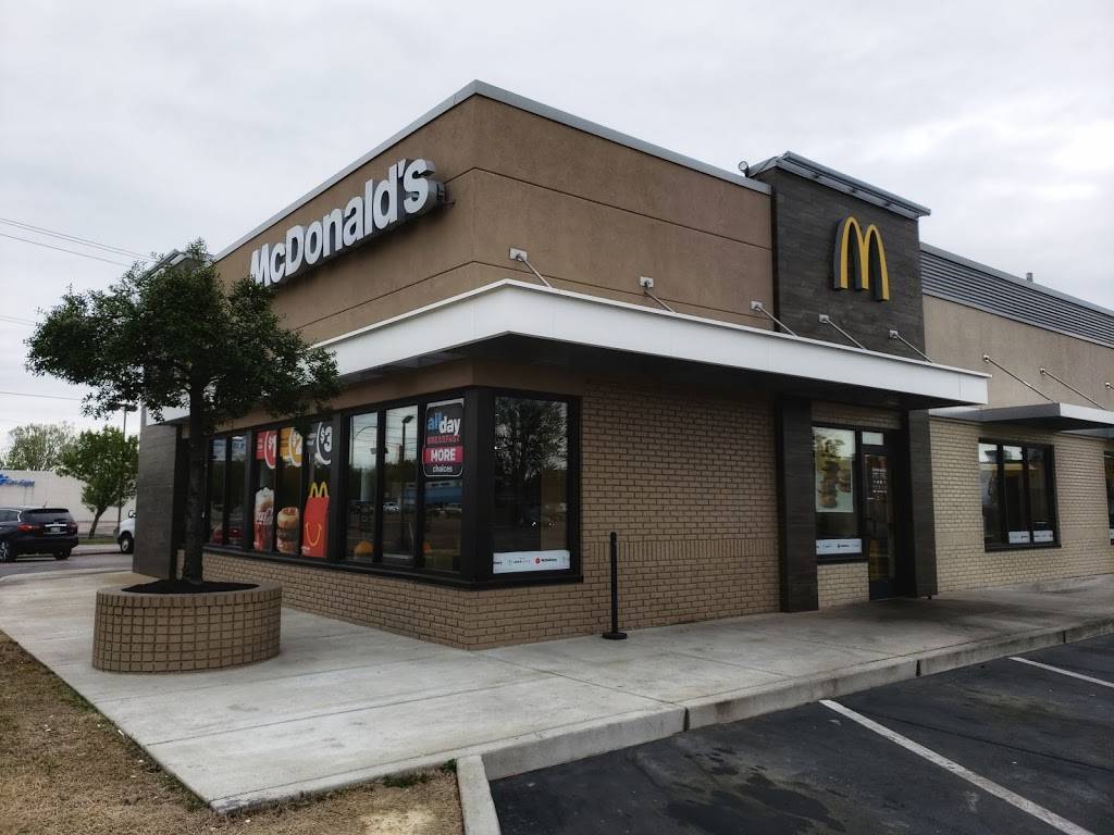 McDonalds | cafe | 2200 Covington Pike, Memphis, TN 38128, USA | 9013827500 OR +1 901-382-7500