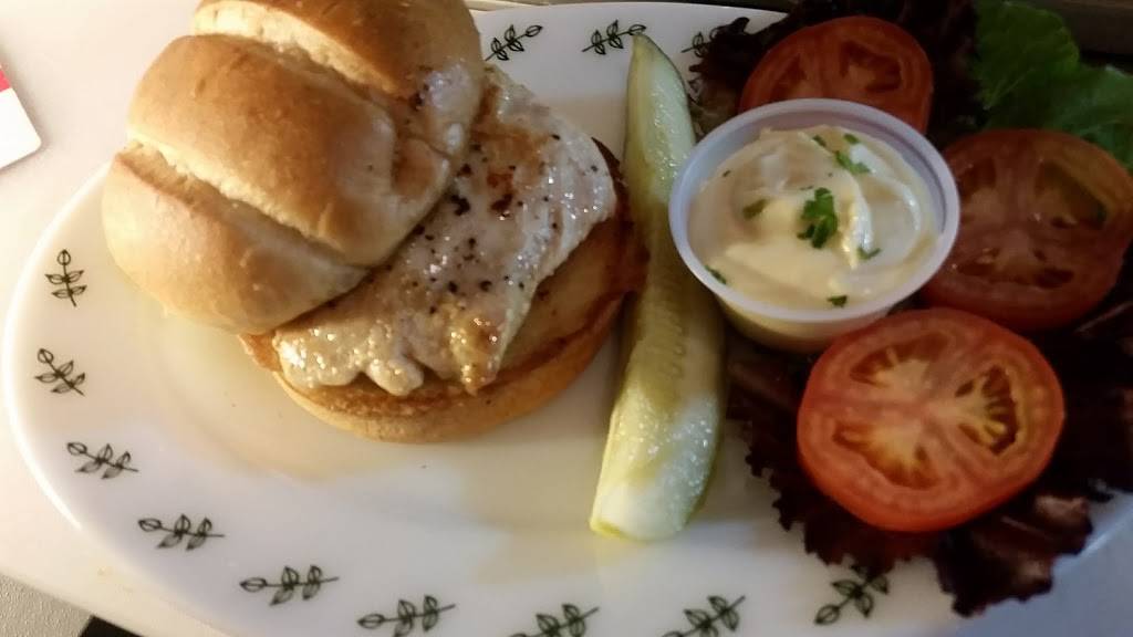 Blue Moon Restaurant | restaurant | 117 S Main St, Lake Mills, WI 53551, USA | 9206483405 OR +1 920-648-3405