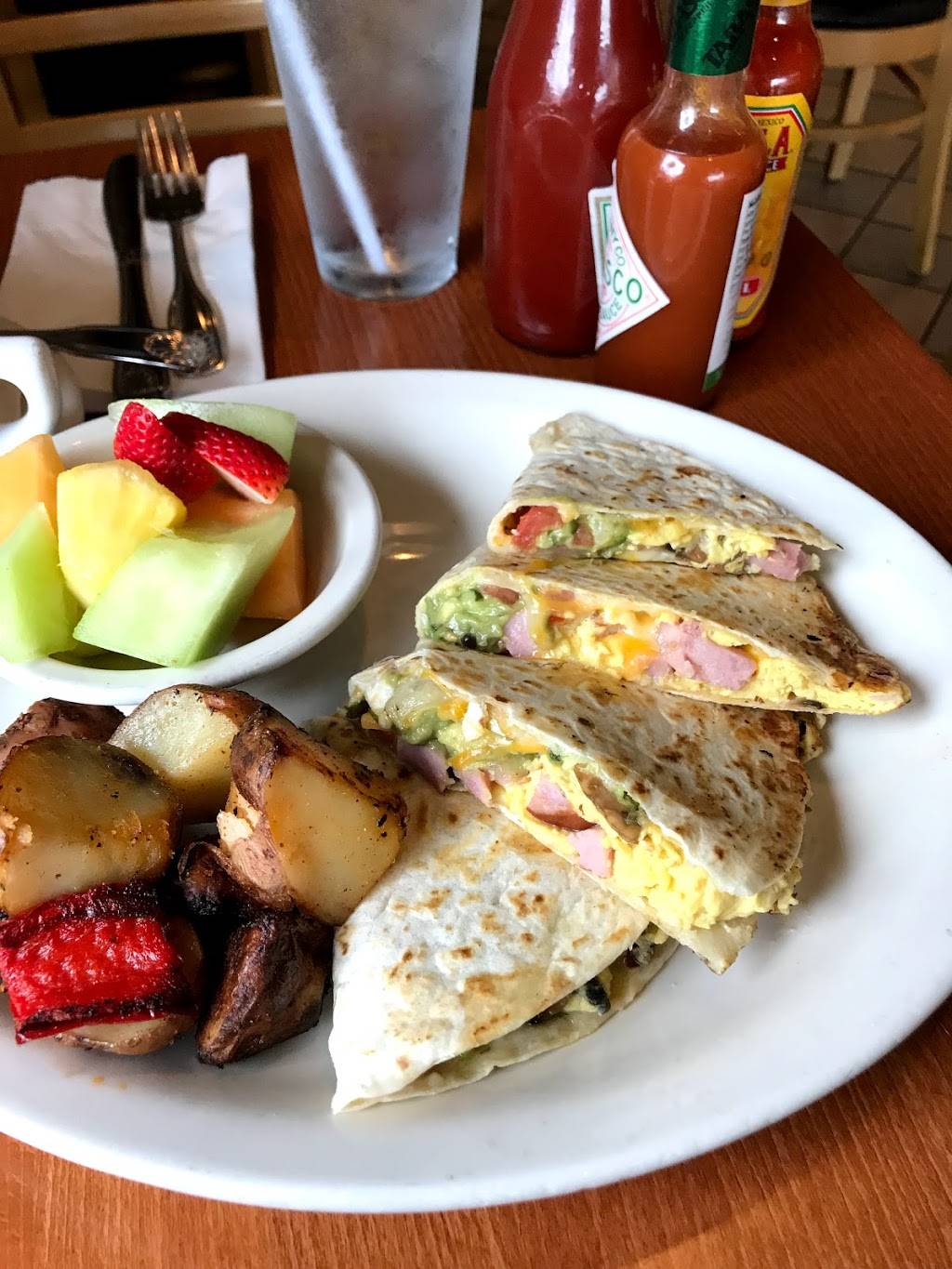 Lazy Daisy Cafe | restaurant | 11913 Wilshire Blvd, Los Angeles, CA 90025, USA | 3104778580 OR +1 310-477-8580