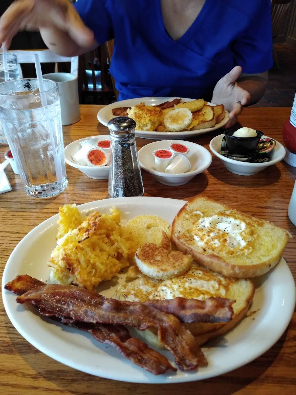 Cracker Barrel Old Country Store | restaurant | 120 Cleghorn Blvd, Madison, AL 35758, USA | 2564617670 OR +1 256-461-7670