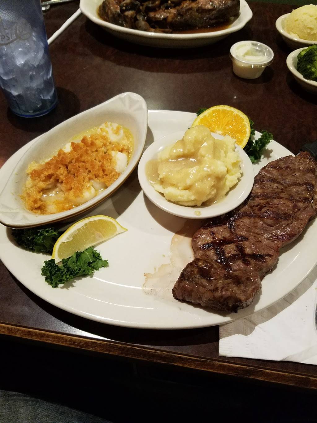 Village Inn | restaurant | 165 High St, Auburn, ME 04210, USA | 2077827796 OR +1 207-782-7796