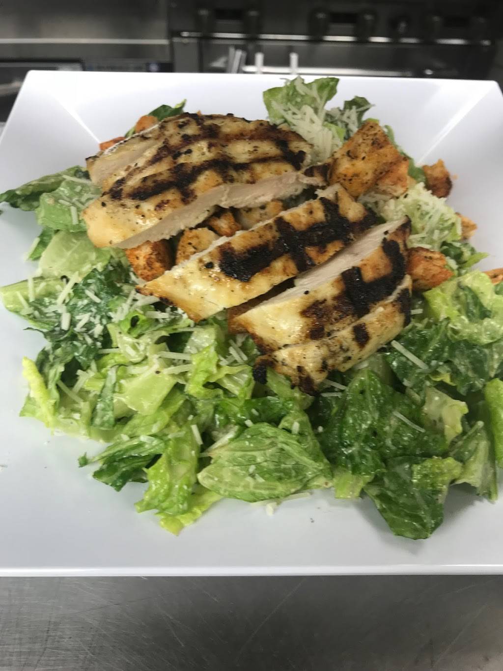 National Pizza Pub and Grille | restaurant | 5501 W National Ave, West Milwaukee, WI 53214, USA | 4146714224 OR +1 414-671-4224