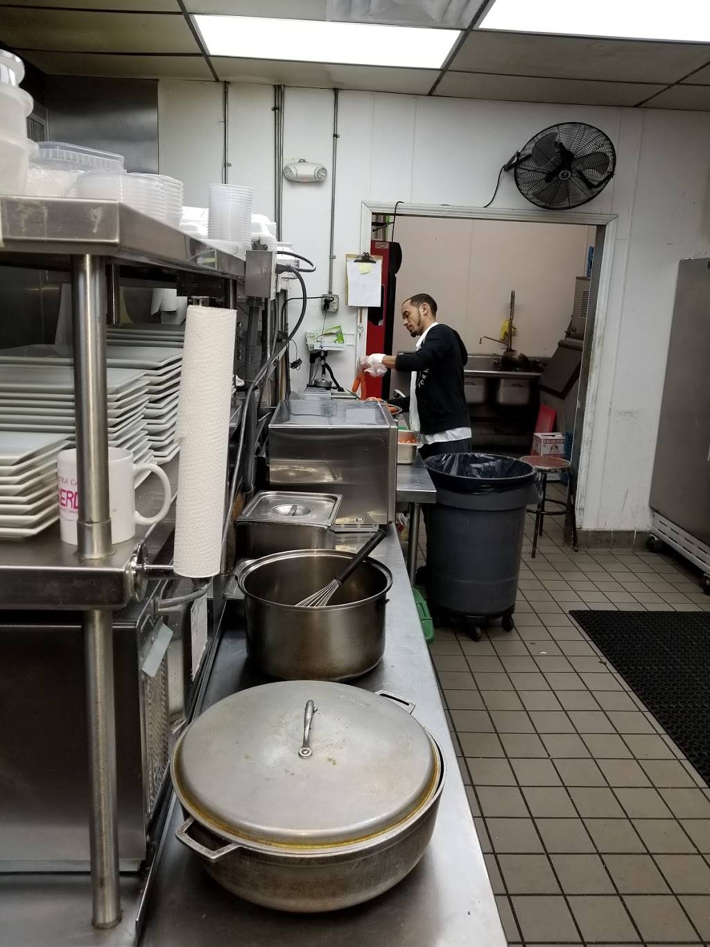 Luanda Restaurant & Lounge | restaurant | 453 Centre St, Brockton, MA 02302, USA | 5084271649 OR +1 508-427-1649