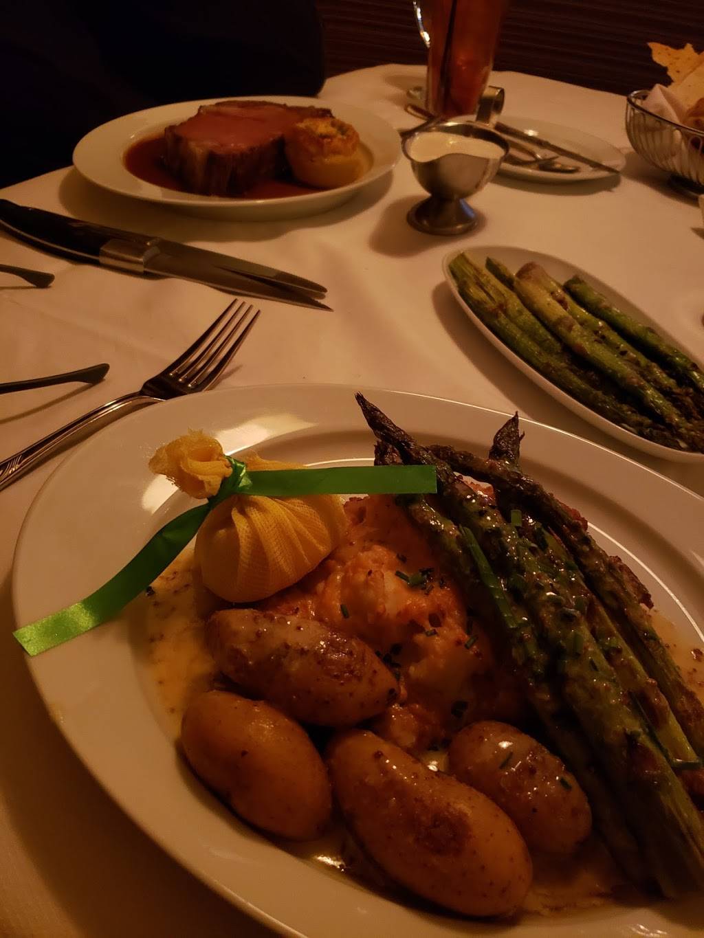 William Bs Steakhouse | restaurant | 777 Blue Chip Dr, Michigan City, IN 46360, USA | 8888797711 OR +1 888-879-7711