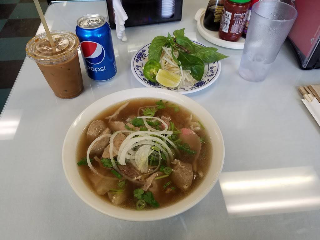 Pho Hoang Yen | restaurant | 1233 164th St SW, Lynnwood, WA 98087, USA | 4257431397 OR +1 425-743-1397